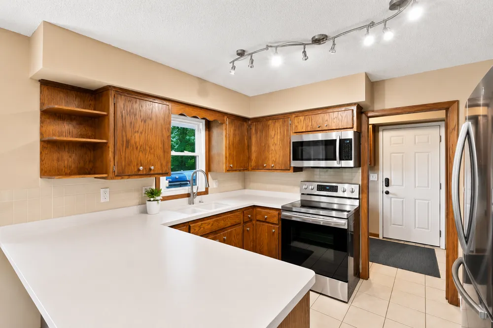 2917 Sequoia Court Burnsville, MN 55337