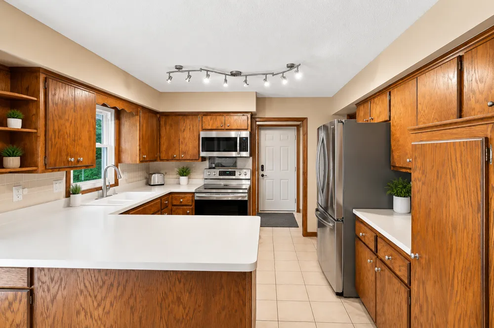2917 Sequoia Court Burnsville, MN 55337