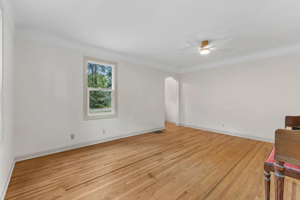 1896 Glenpaul Avenue Arden Hills, MN 55112