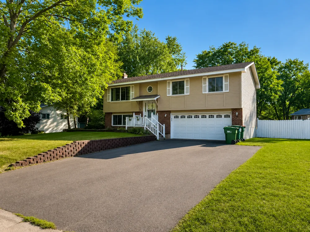 12350 Gladiola Street NW Coon Rapids, MN 55433