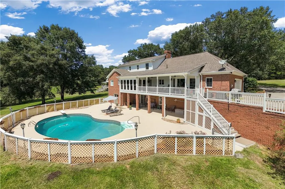 245 Pine Knott Road Fayetteville, GA 30214