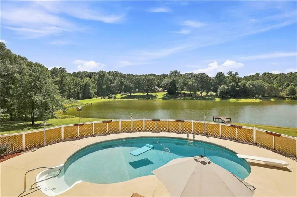 245 Pine Knott Road Fayetteville, GA 30214