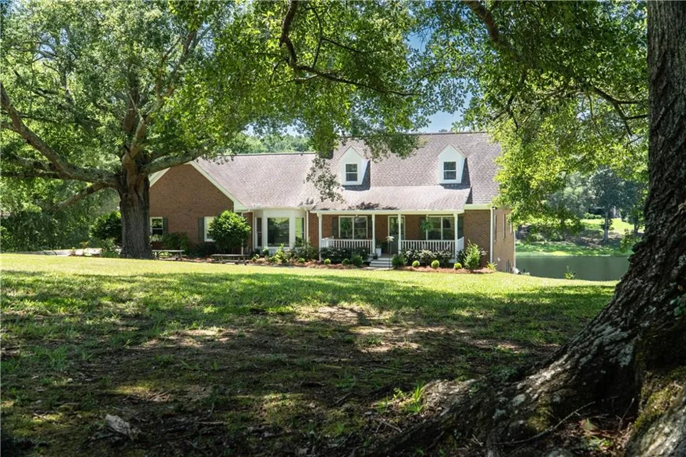 245 Pine Knott Road Fayetteville, GA 30214