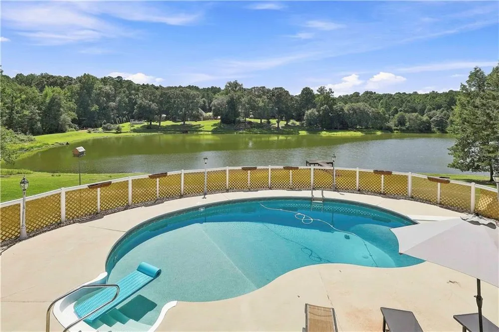 245 Pine Knott Road Fayetteville, GA 30214
