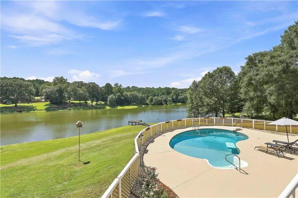 245 Pine Knott Road Fayetteville, GA 30214
