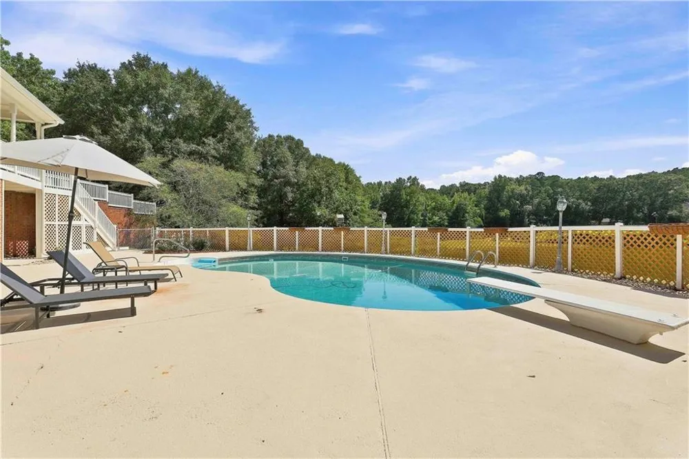 245 Pine Knott Road Fayetteville, GA 30214