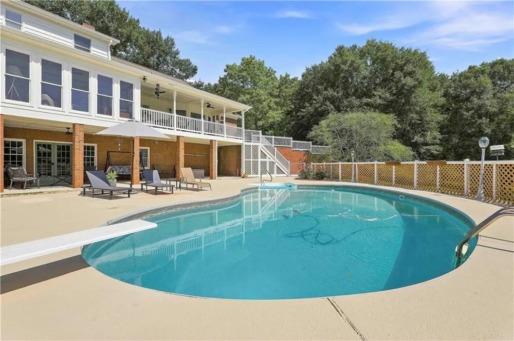 245 Pine Knott Road Fayetteville, GA 30214