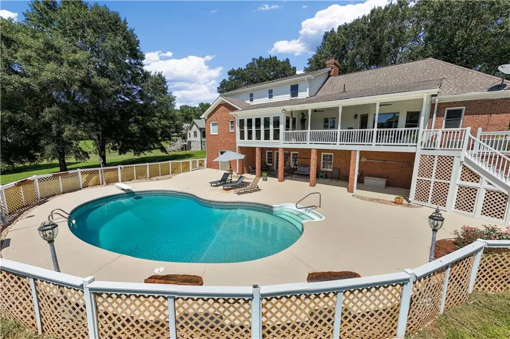 245 Pine Knott Road Fayetteville, GA 30214