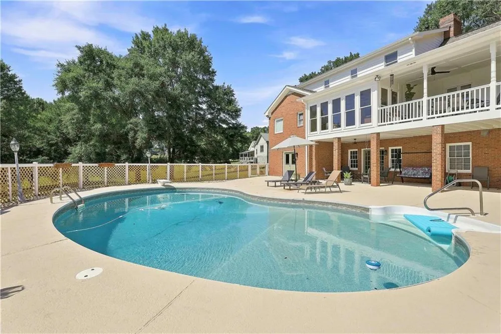 245 Pine Knott Road Fayetteville, GA 30214