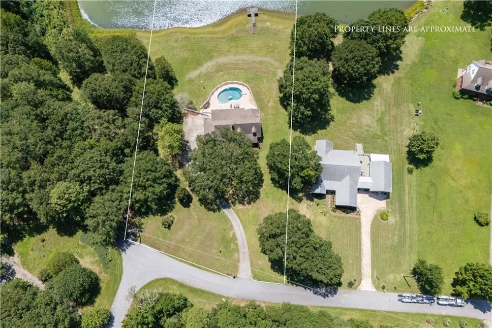 245 Pine Knott Road Fayetteville, GA 30214