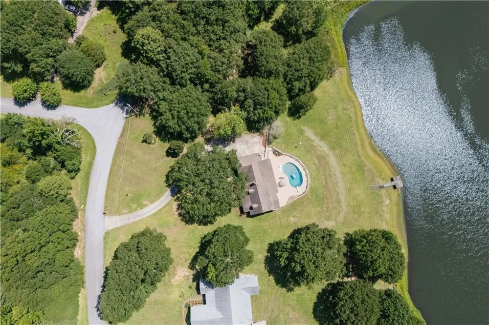 245 Pine Knott Road Fayetteville, GA 30214