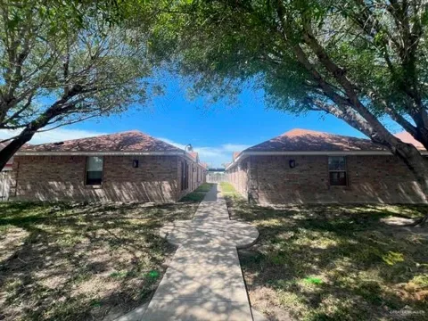 2207 W Candlelight Lane #2