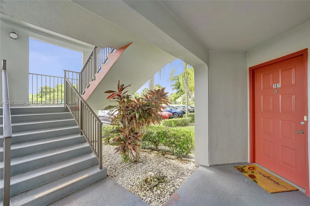 800 SW 137th Ave #101G Pembroke Pines, FL 33027