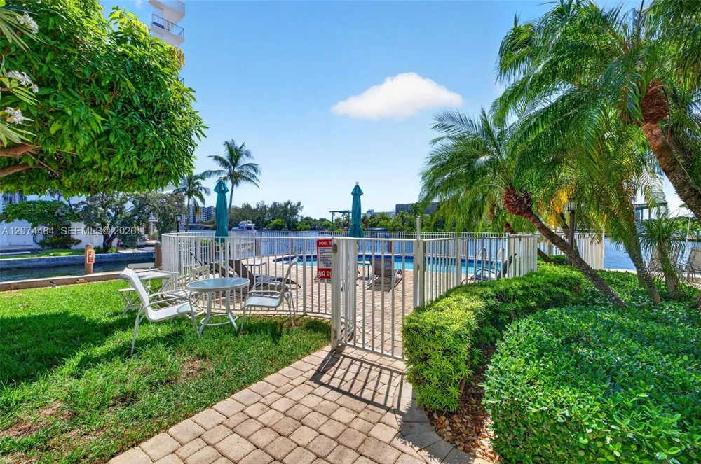 1705 Riverside Dr #2 Pompano Beach, FL 33062