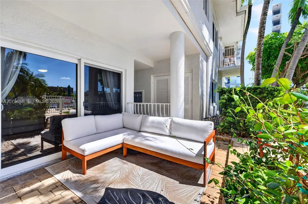 1705 Riverside Dr #2 Pompano Beach, FL 33062