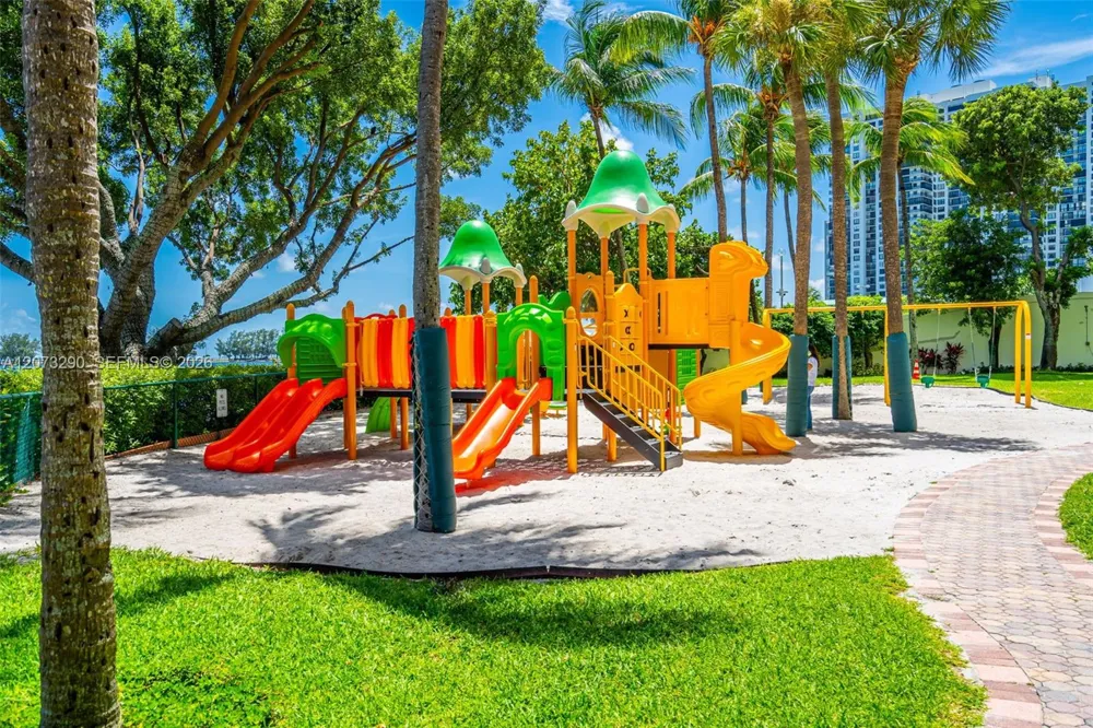 1901 Brickell Ave #B1411 Miami, FL 33129