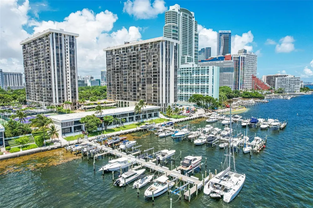 1901 Brickell Ave #B1411 Miami, FL 33129
