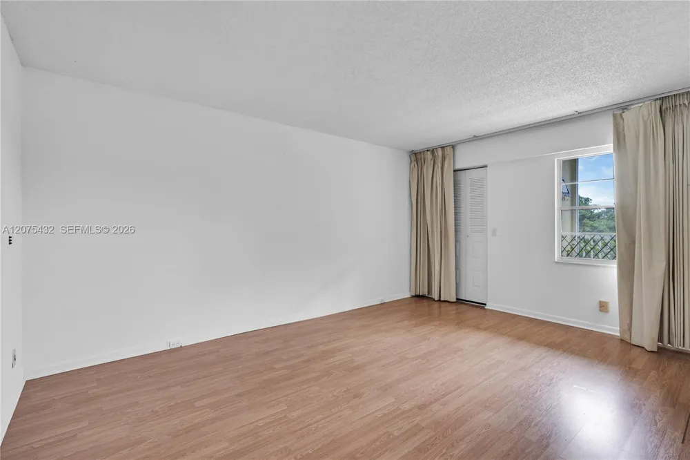 300 SW 134th Way #413E Pembroke Pines, FL 33027