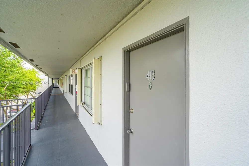 300 SW 134th Way #413E Pembroke Pines, FL 33027