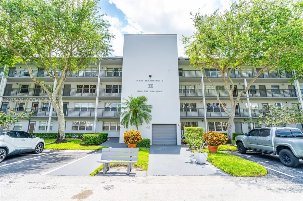 300 SW 134th Way #413E Pembroke Pines, FL 33027