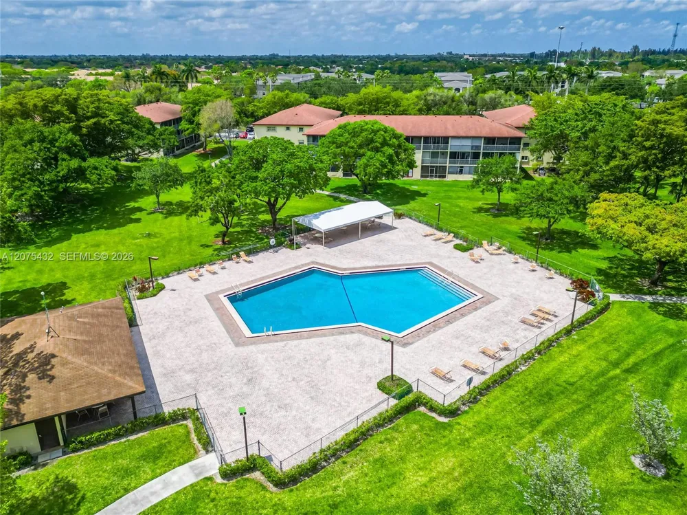 300 SW 134th Way #413E Pembroke Pines, FL 33027
