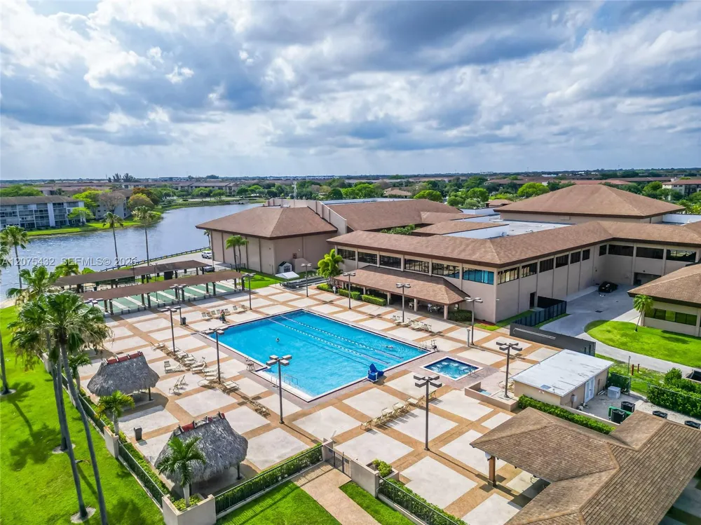 300 SW 134th Way #413E Pembroke Pines, FL 33027