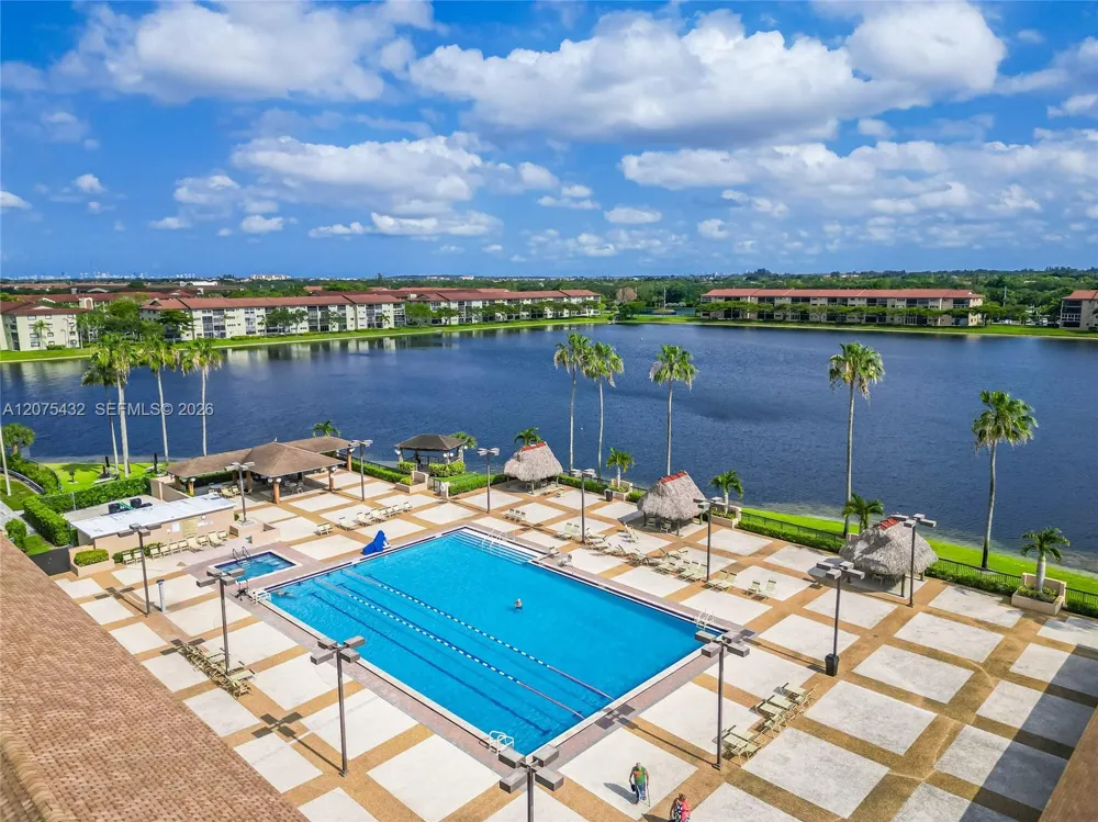 300 SW 134th Way #413E Pembroke Pines, FL 33027