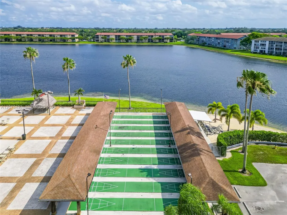 300 SW 134th Way #413E Pembroke Pines, FL 33027