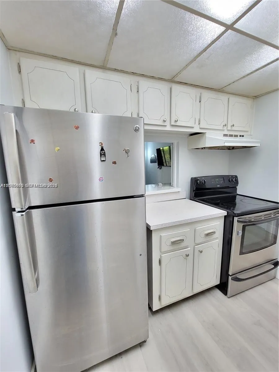 14501 Kendall Dr #412H Miami, FL 33186