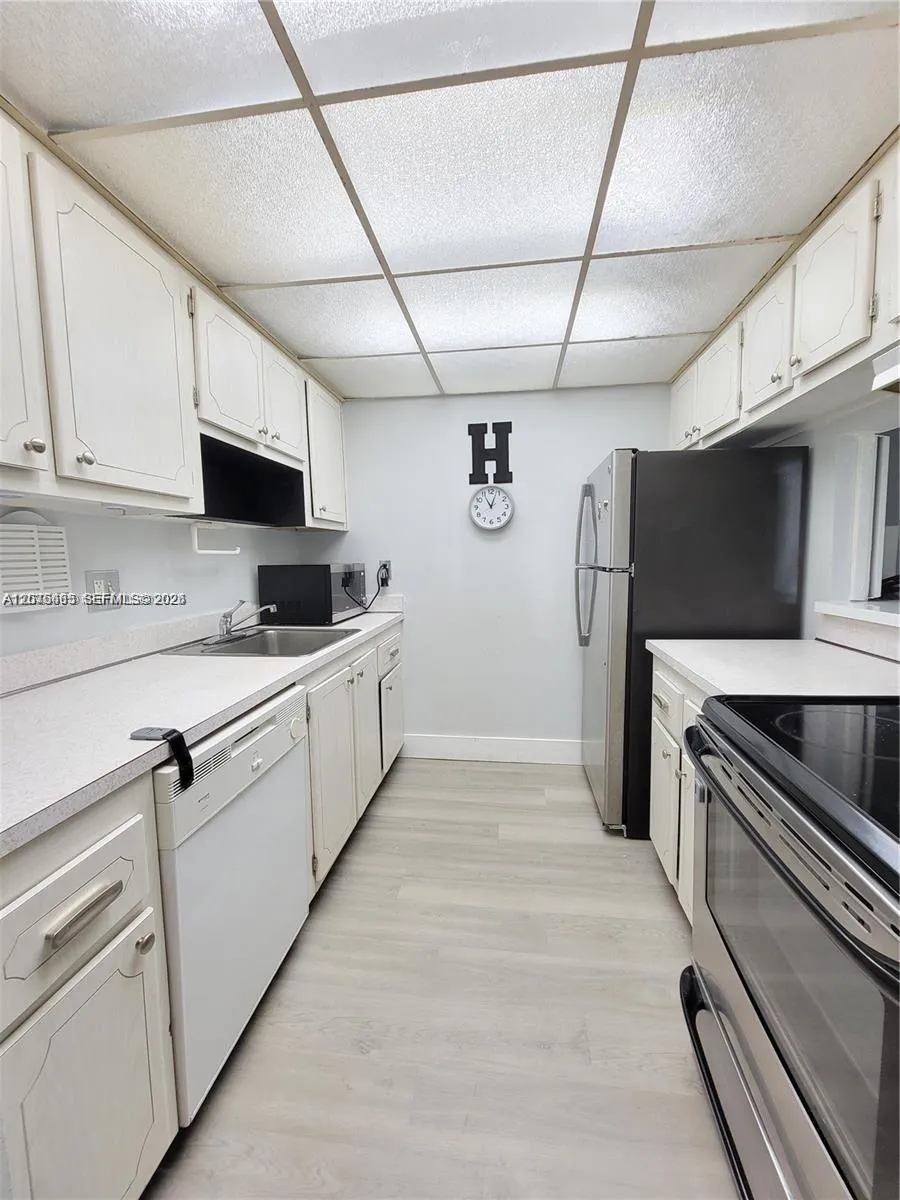 14501 Kendall Dr #412H Miami, FL 33186