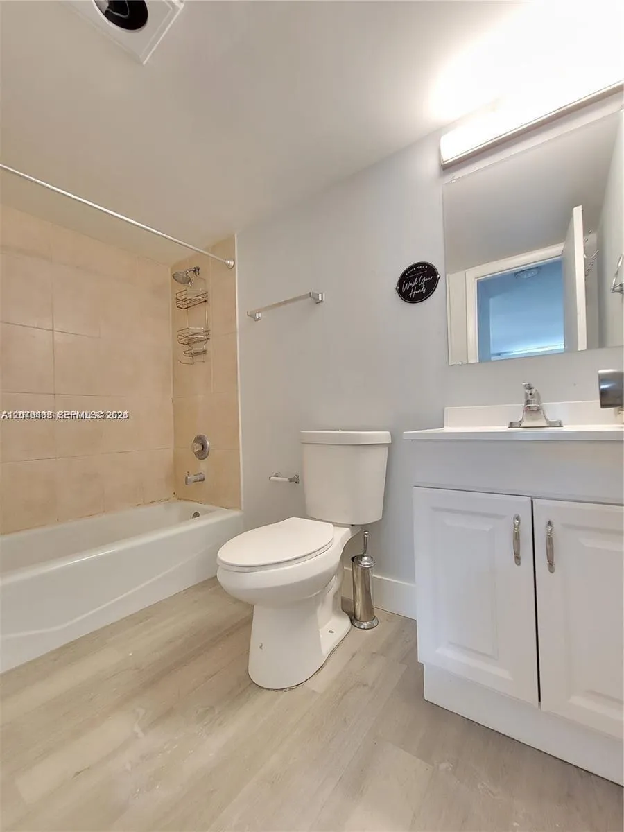 14501 Kendall Dr #412H Miami, FL 33186