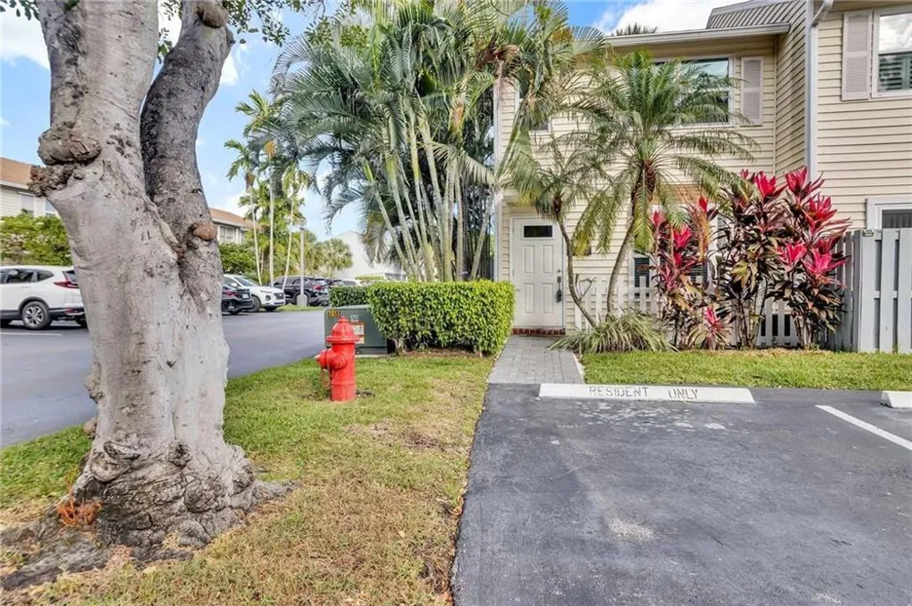 1861 NE 15TH AVENUE Fort Lauderdale, FL 33305