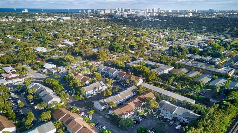 1861 NE 15TH AVENUE Fort Lauderdale, FL 33305