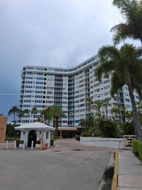 100 Golden Isles Dr #206