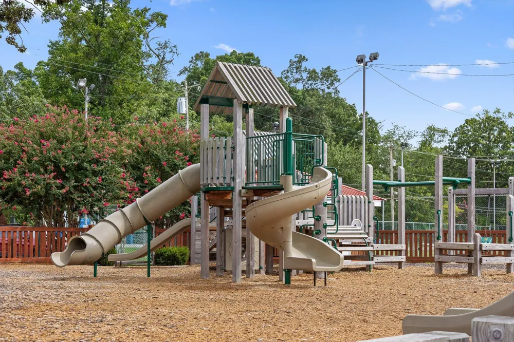 116 Lavonia Avenue Chattanooga, TN 37415