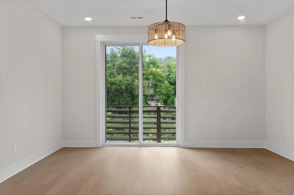 737 N Market Street #8 Chattanooga, TN 37405
