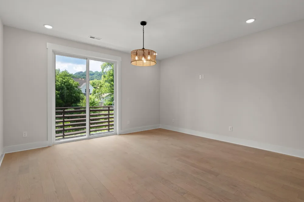 737 N Market Street #8 Chattanooga, TN 37405