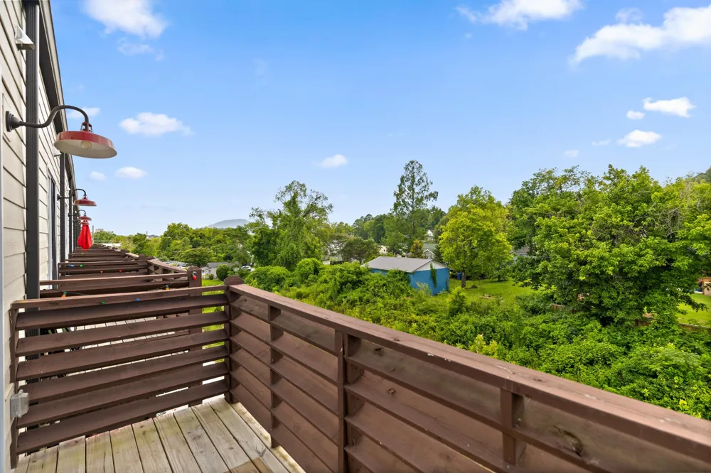 737 N Market Street #8 Chattanooga, TN 37405
