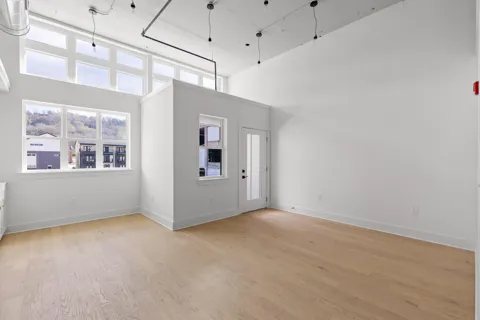 1800 S Watkins Street #32