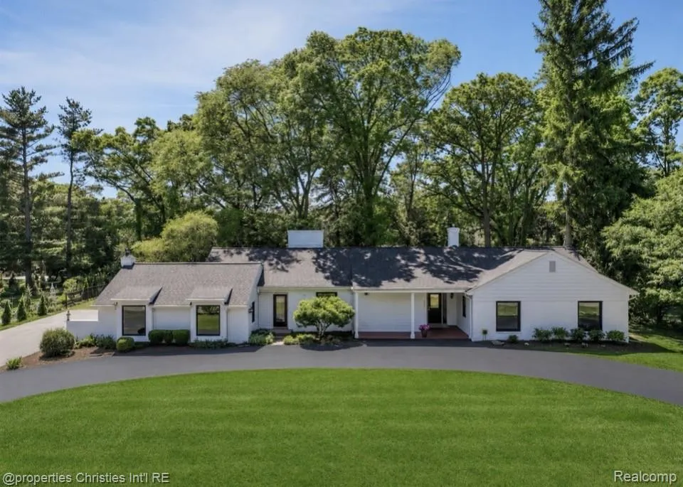 1257 Charrington Road Bloomfield Hills City, MI 48301