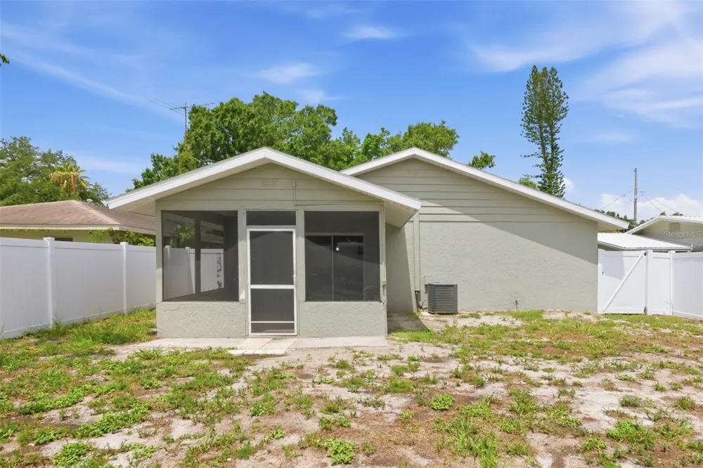 1215 39TH STREET W Bradenton, FL 34205