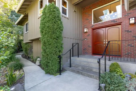 2851 Pinewood Drive