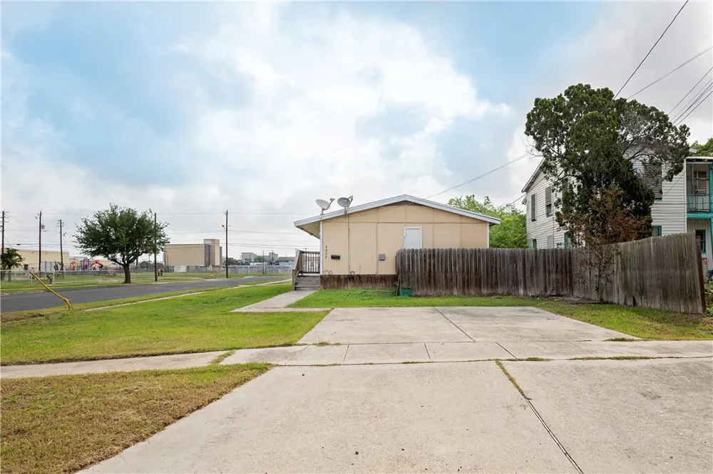 1802 16th Street Corpus Christi, TX 78404
