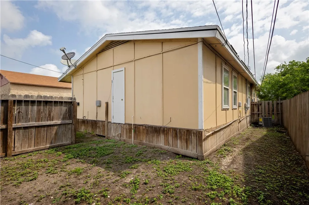 1802 16th Street Corpus Christi, TX 78404