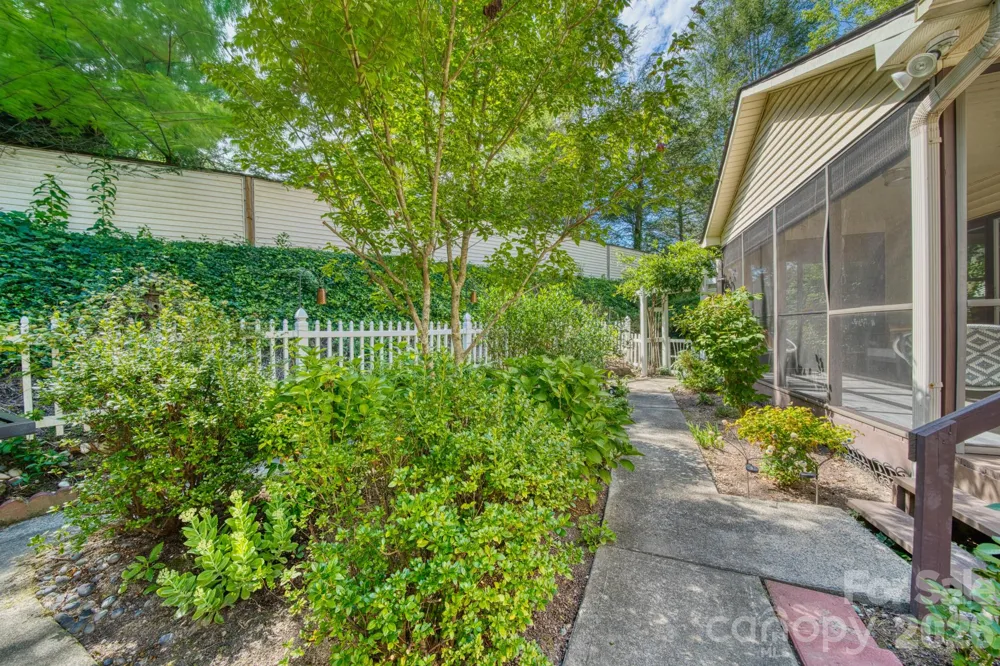 130 Exeter Court Hendersonville, NC 28791