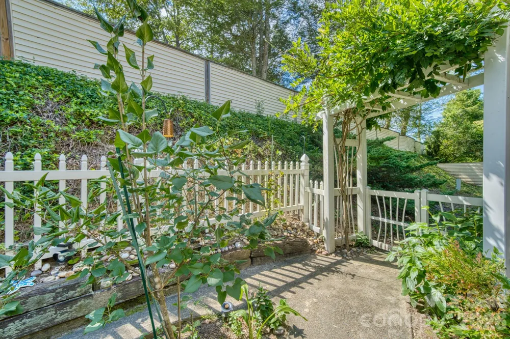 130 Exeter Court Hendersonville, NC 28791