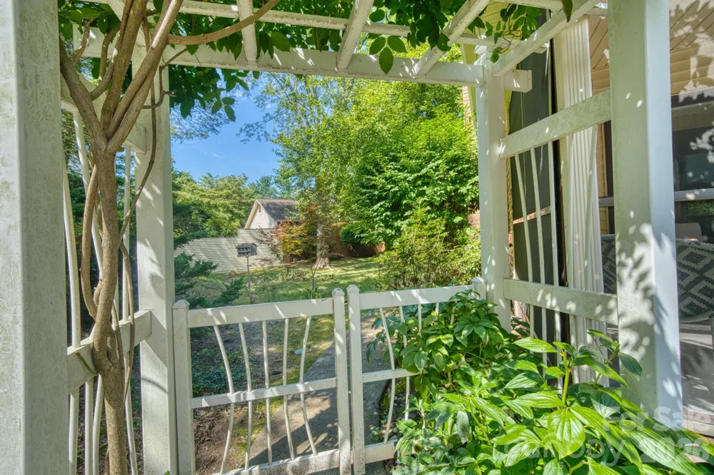 130 Exeter Court Hendersonville, NC 28791