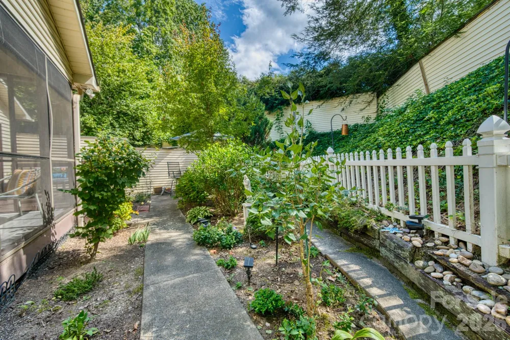 130 Exeter Court Hendersonville, NC 28791