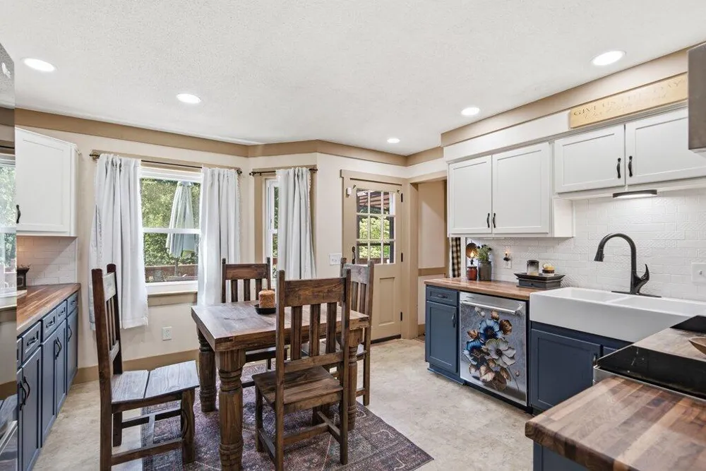 1718 Lake Wood Circle Hixson, TN 37343