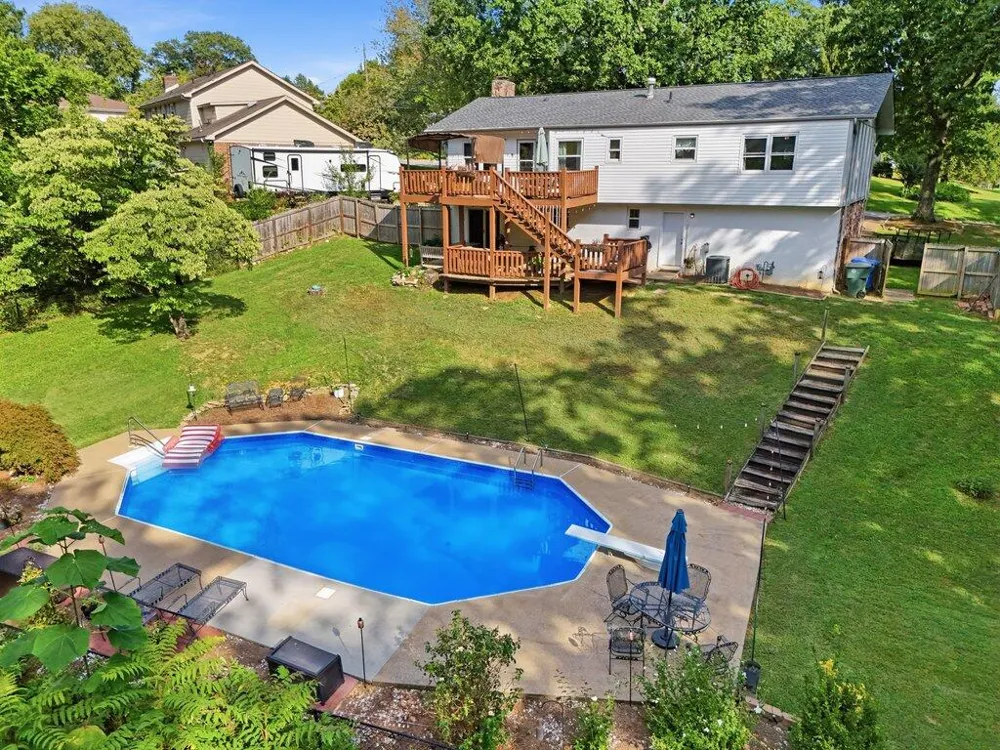 1718 Lake Wood Circle Hixson, TN 37343